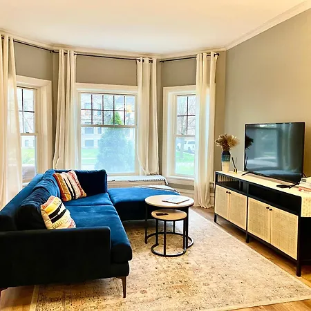 Lovely Vintage Oak Park 3Bd 1Ba Perfectly Located Near Public Transit & Chicago